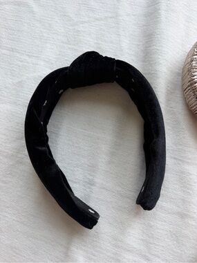 Lele Sadoughi Black Knotted Velvet Headband